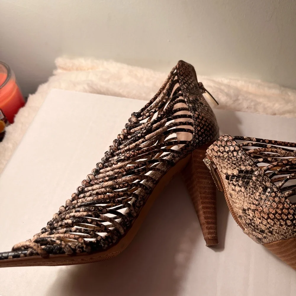 Women's Vince Camutos Strappy 4in High Heel Sandals - Picture 5 of 9